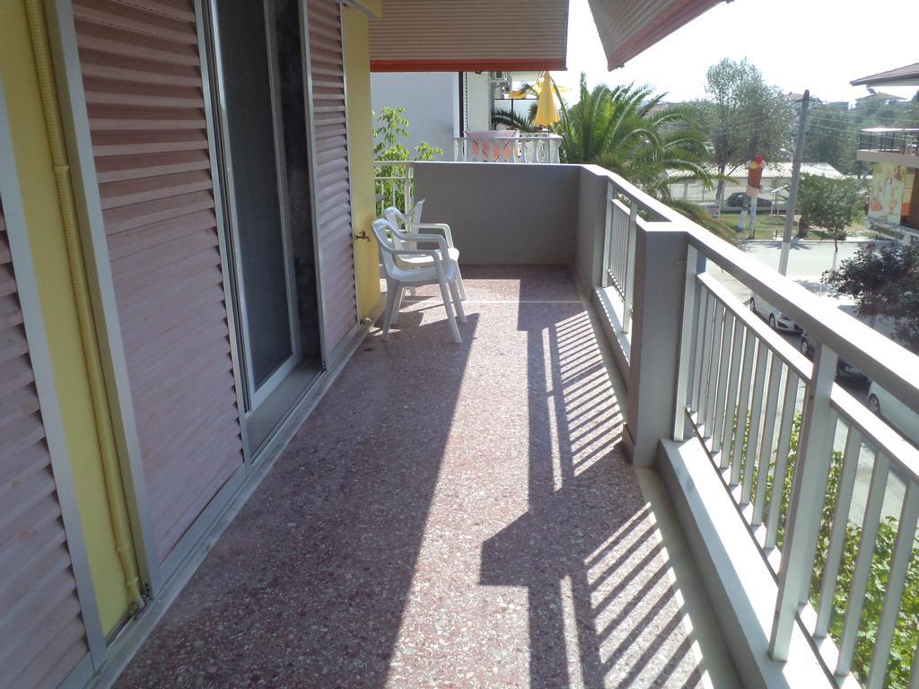 Maria Apartments Paralia Dionysiou Exterior photo
